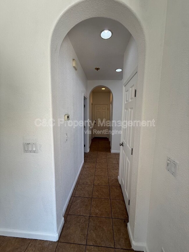 Building Photo - 10477 Albert Dr