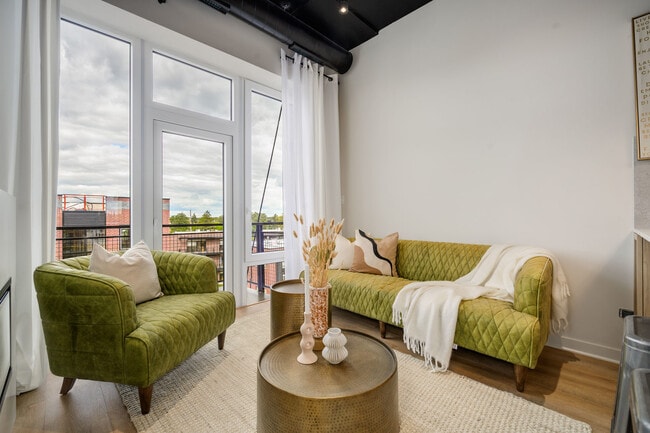 Foto del edificio - 2725 N Thatcher Ave