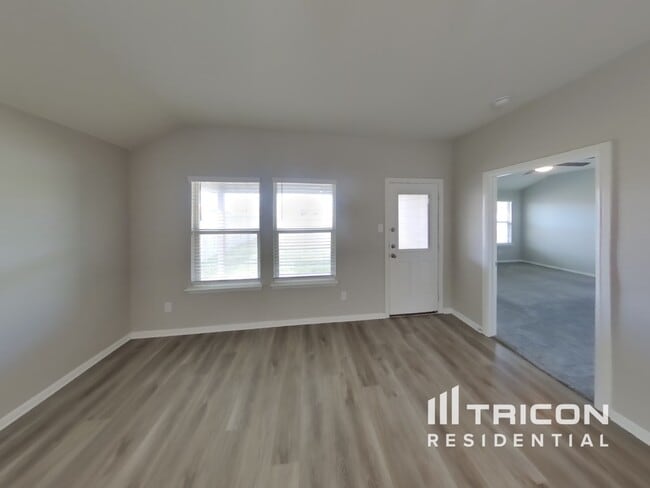 Foto del edificio - 8832 Ring Gold Dr