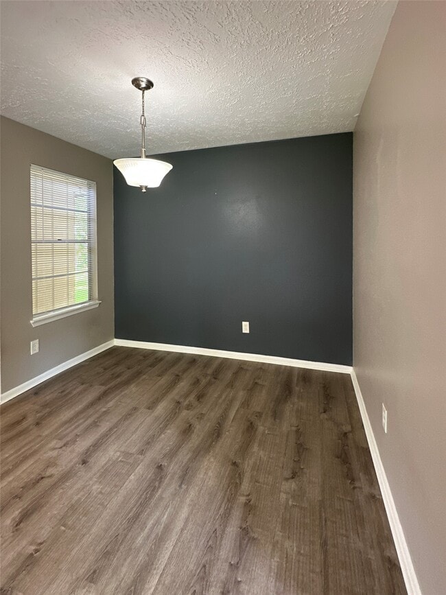 Building Photo - 26403 Hunters Hollow Dr