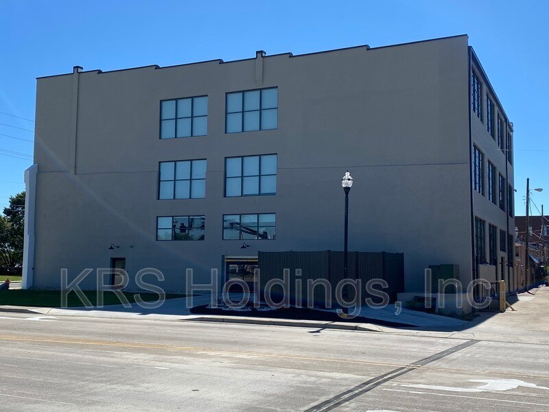 Foto del edificio - 225 N Water St