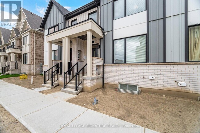Building Photo - 7 Moosehead Dr