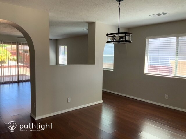 Building Photo - 601 Sedona Meadows Dr NE