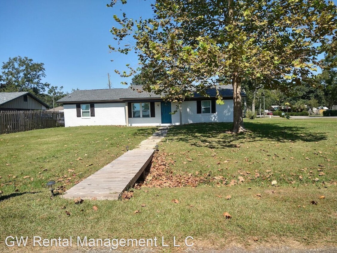 2 br, 1.5 bath House 702 Orchid Ave House Rental in Foley, AL