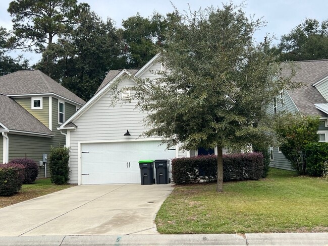Building Photo - Walk to the Beach from this Hilton Head Home!