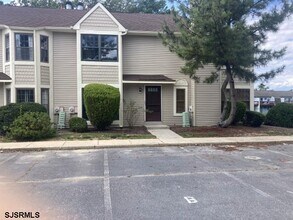 Building Photo - 8 Cambridge Townhouse Dr