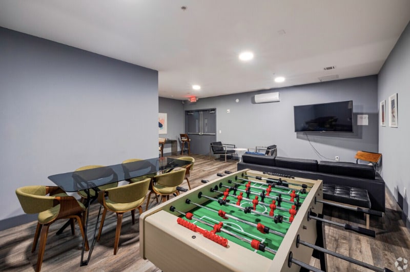 Primary Photo - 21 Lakeside Ave