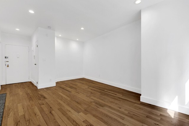 Foto principal - 215 E 37th St