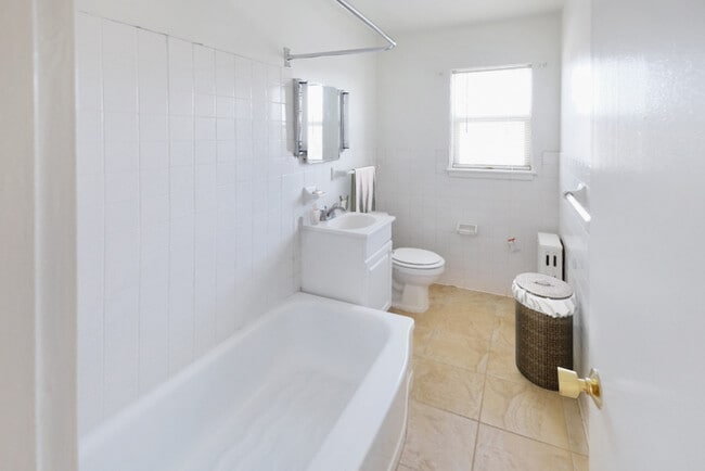 Building Photo - Uptown West