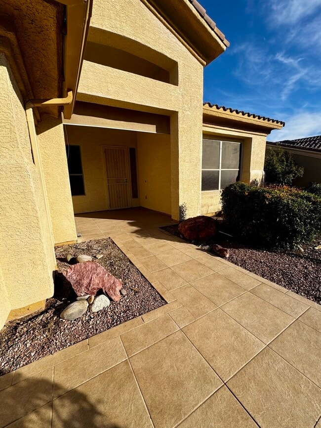 Foto del edificio - FOR RENT