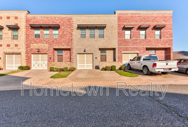 Foto principal - 459 S Fretz Ave