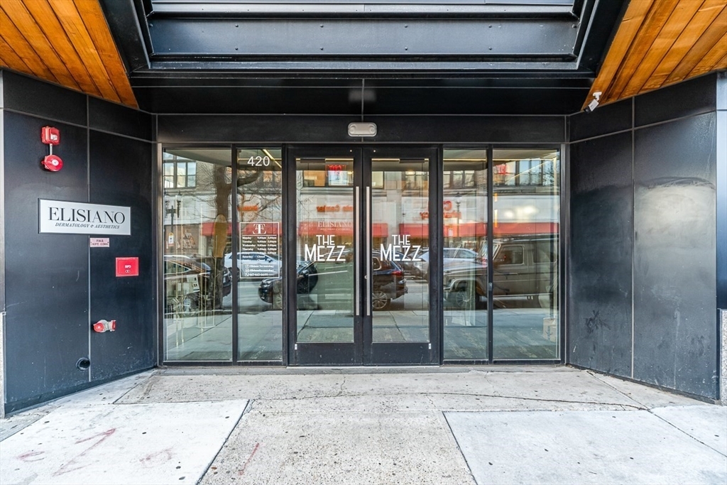 Foto principal - 420 W Broadway
