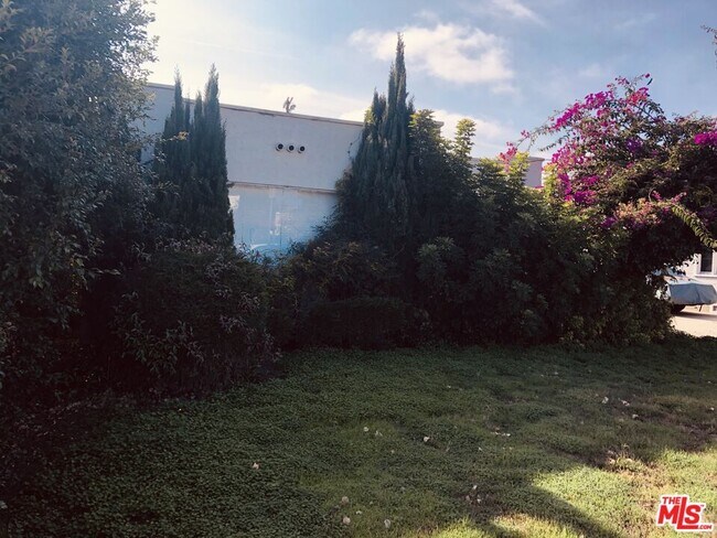 Foto del edificio - 1529 S Carmelina Ave