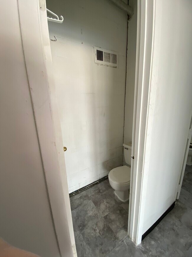 Foto del edificio - 3214 Ferndale Dr