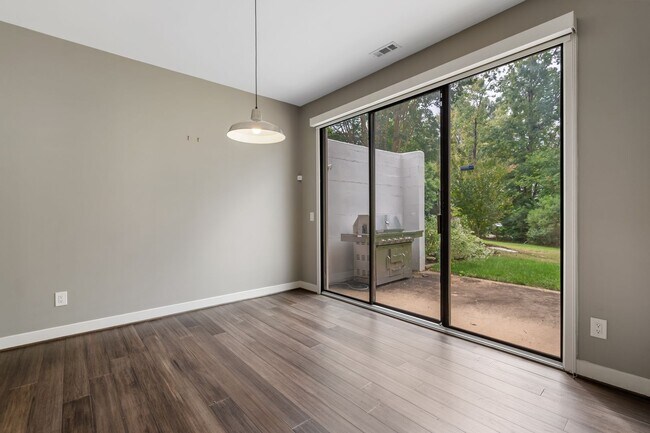 Foto del edificio - Beautifully Remolded 3 Bedroom + 2 Full Bath Home!