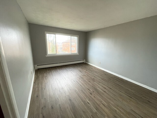 Living Room - 10 Saint James Plz