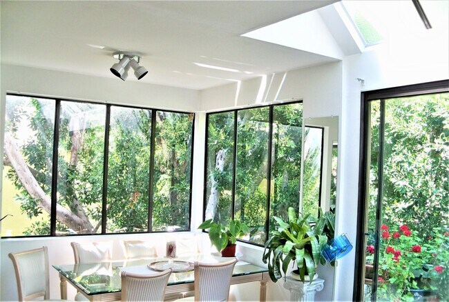 Foto del edificio - 1390 Kelton Avenue, Unit 3