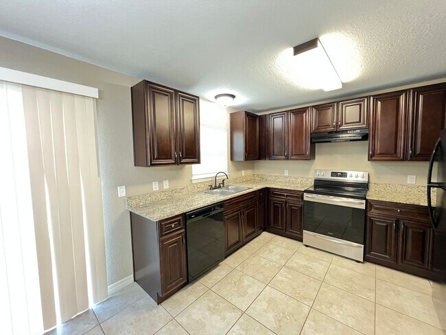Foto del edificio - BEAUTIFUL 3 Bedroom, 2 Bathroom Home in Ocklawaha!!