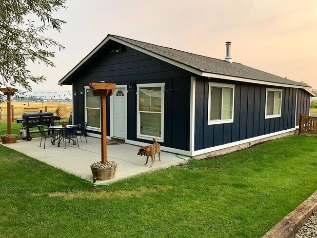 Foto del edificio - Country Cottage for Lease on 1.42 Acres