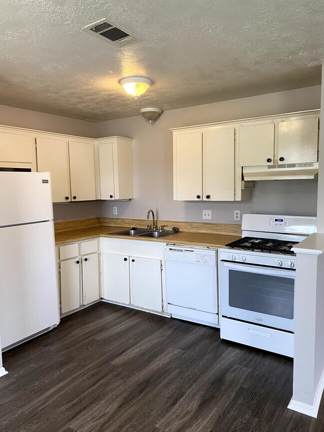 Building Photo - 3324 Bluestem Cir