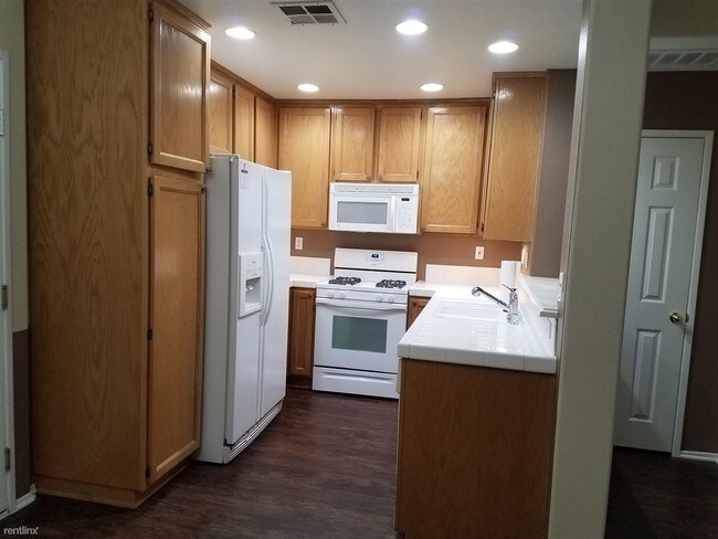 Building Photo - 25736 Perlman Pl