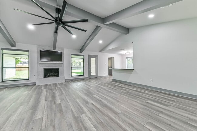 Foto del edificio - 4102 Honey Oaks Dr