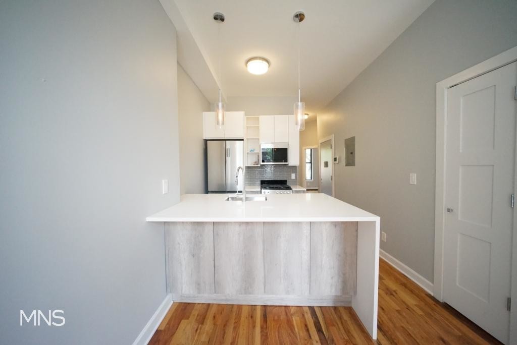 Primary Photo - 572 Myrtle Avenue