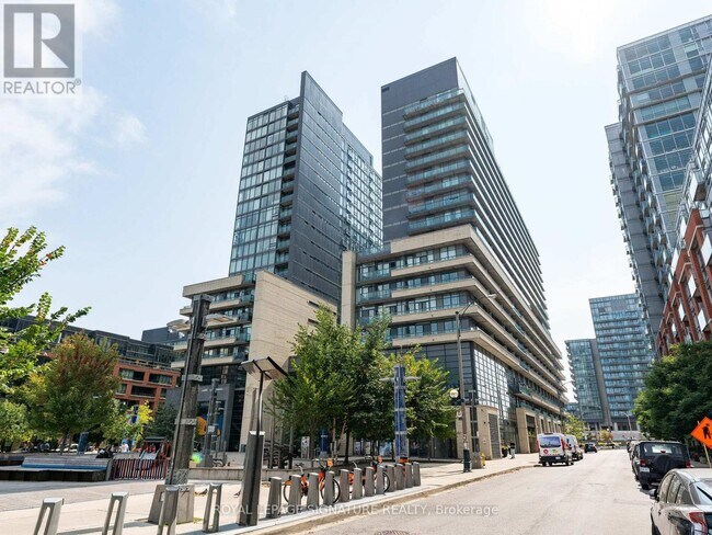 Building Photo - 36 Lisgar St