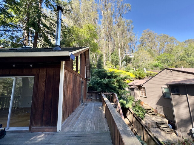 Building Photo - 6583 Valley View Rd