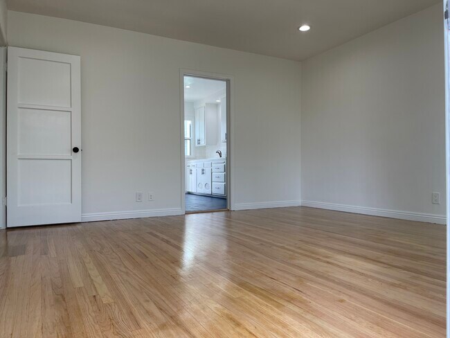 Foto del edificio - 2242 S Burnside Ave