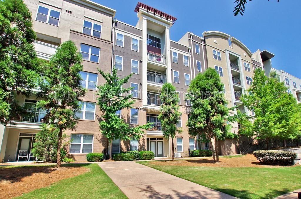 Foto principal - 390 17th St NW