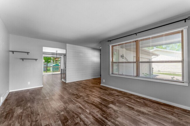 Building Photo - $2,375| 3BD 2BA| 3554 Rudolph Ave | Availa...