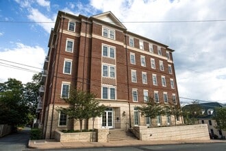 Building Photo - 210 10th St NE
