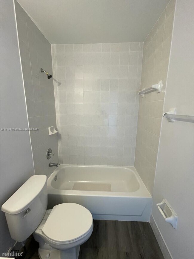 Foto del edificio - 2 br, 2.5 bath Condo - 8175 NW 8th St Apt A7