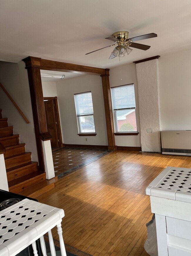 Building Photo - 28 Bates St