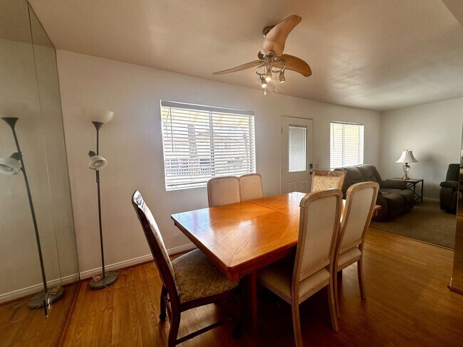 Foto del edificio - AVAILABLE NOW!! 3 Bedroom 2 Bath Condo in ...