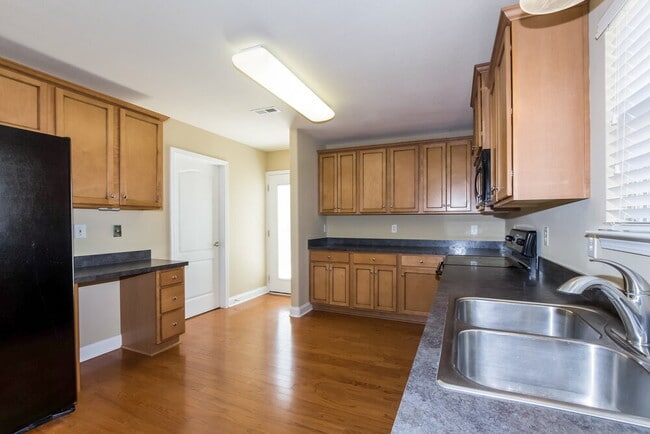 Building Photo - 6246 Silver Chime Way