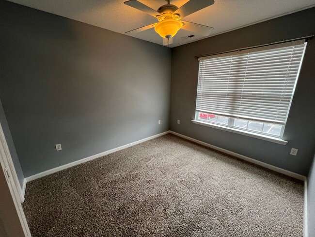 Foto del edificio - Renovated 3 Bed | 2.5 Bath Townhouse in No...