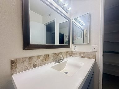 Foto del edificio - 2860 Juniper Dr