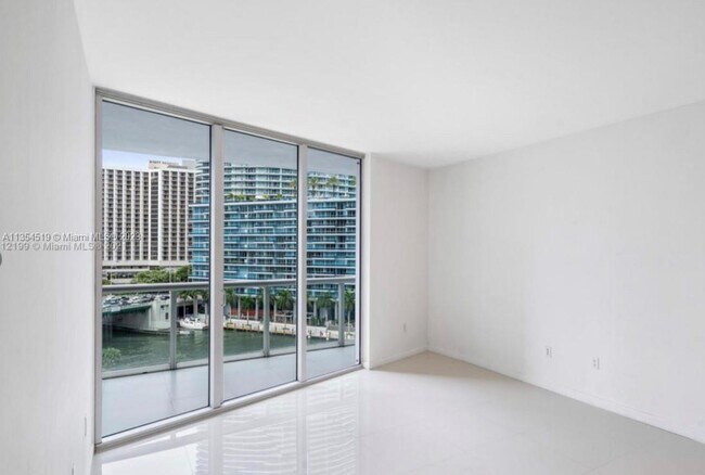 Building Photo - 465 Brickell Ave