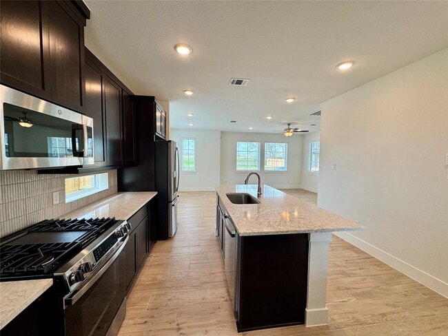 Foto del edificio - 1210 Shaded Rock Dr