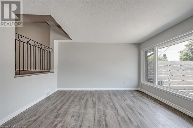 Building Photo - 260 Montmorency Dr