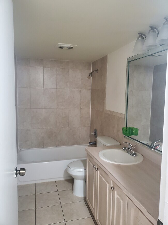 baño - 10810 SW 88th St