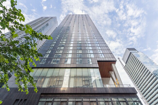 Building Photo - 357 King St W