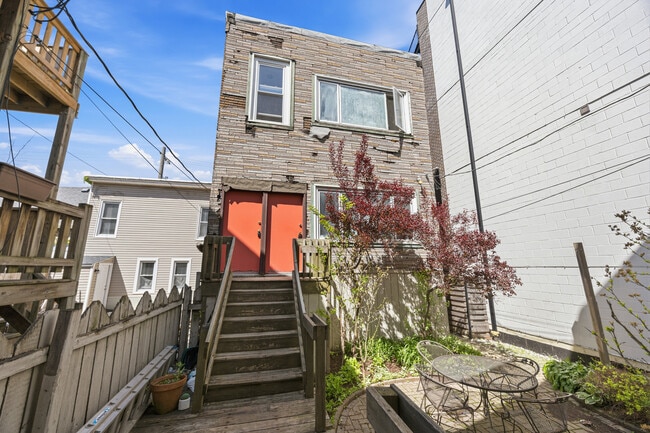 Building Photo - 2432 W Moffat St
