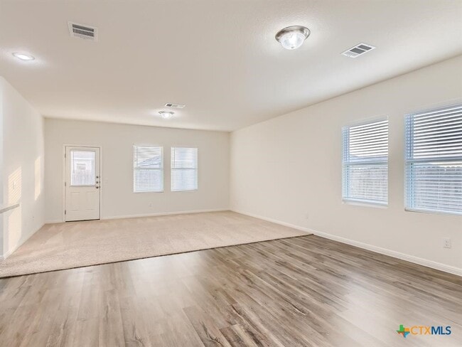 Building Photo - 140 Seneca Loop