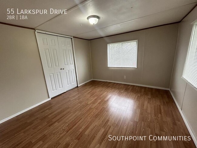 Building Photo - 55 Larkspur Dr