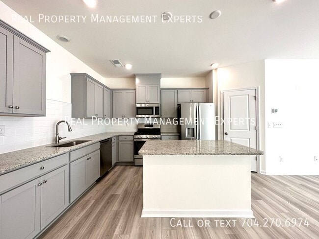 Photo - 2789 Yeager Dr NW House