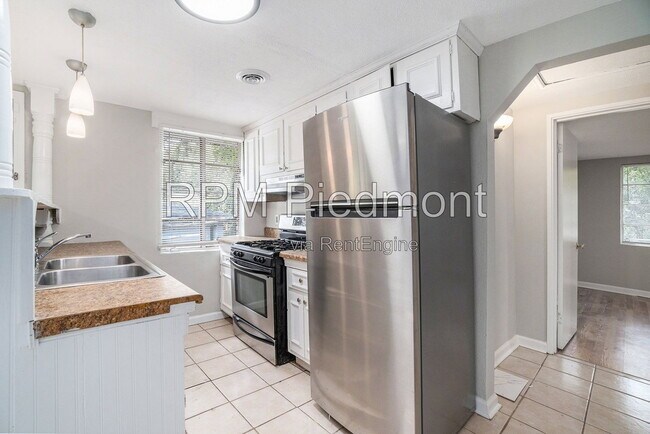 Foto del edificio - 261 Holly Rd NW