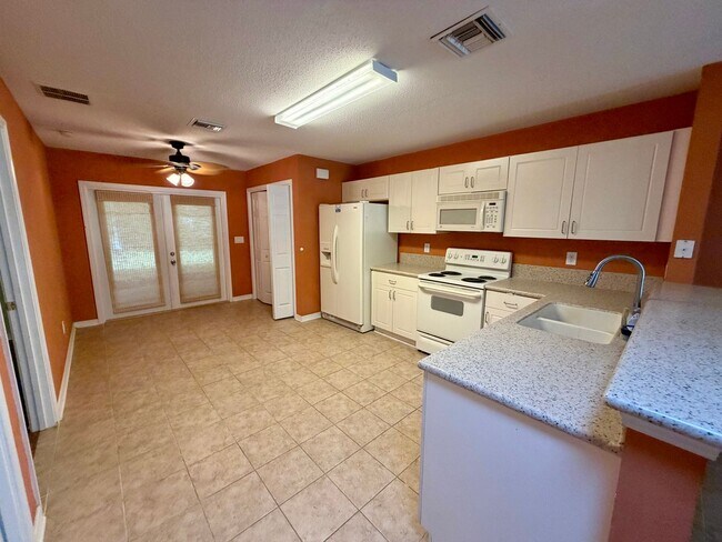 Foto del edificio - Close to Pier Park, Palmetto Trace HOA community with pool